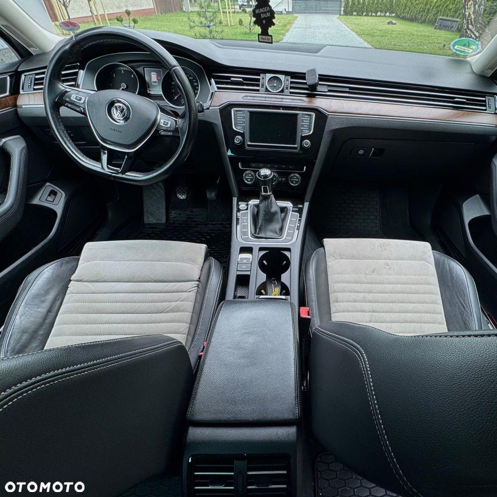 Volkswagen Passat 2.0 TDI SCR Highline - 14
