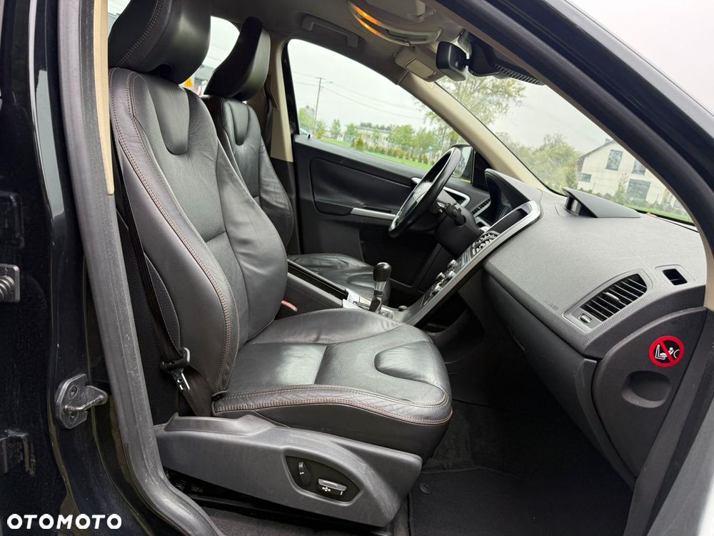 Volvo XC 60 D5 AWD Momentum - 16