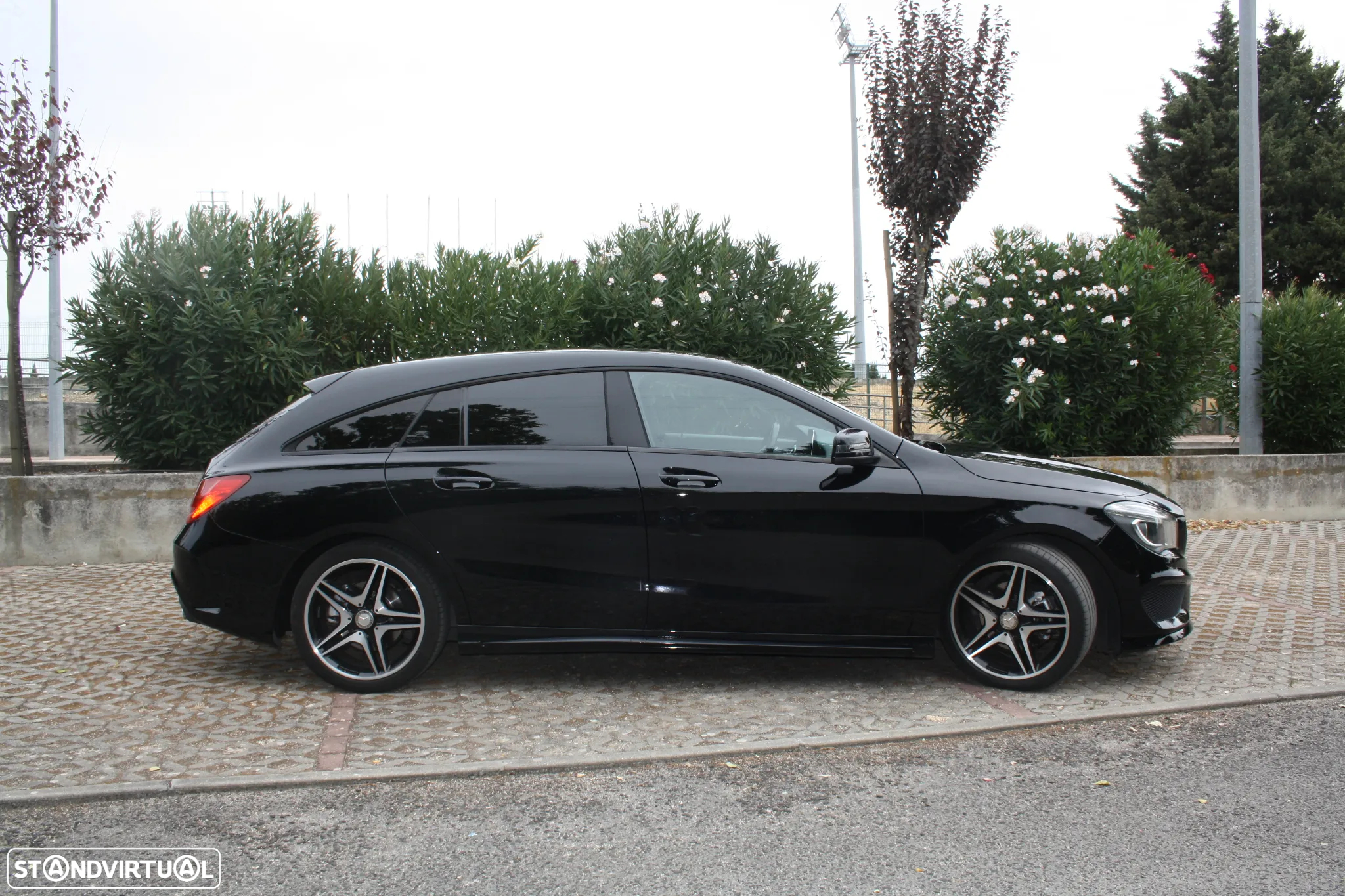 Mercedes-Benz CLA 180 d Shooting Brake AMG Line - 14