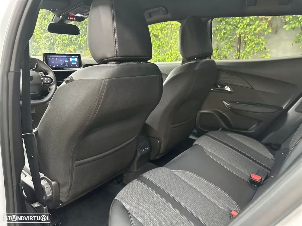 Peugeot 2008 Hybrid 136 e-DSC Allure - 12