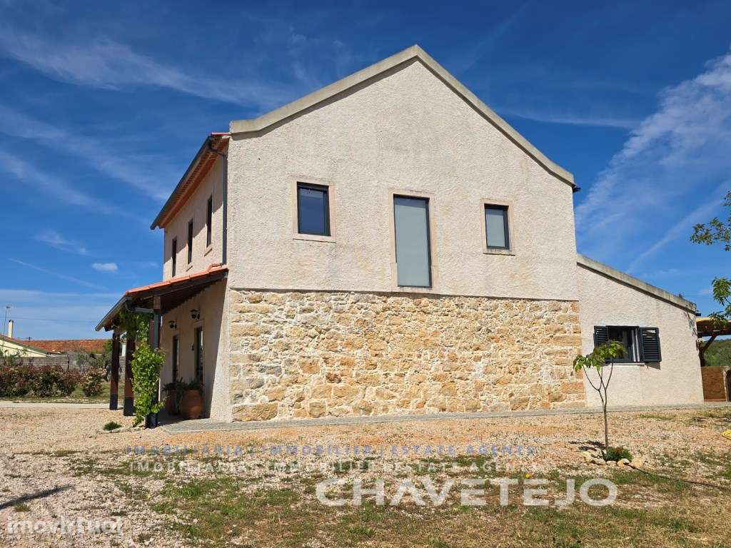 Charmosa moradia T3 em pedra para venda perto de Chãos Ferreira do ... - Grande imagem: 3/60