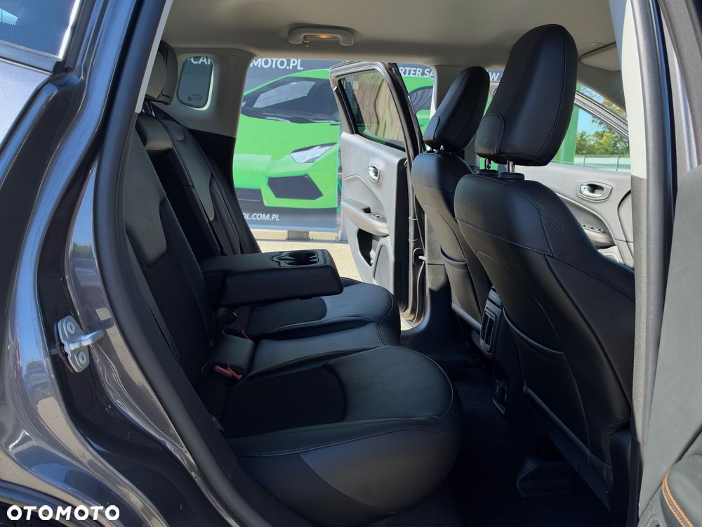 Jeep Compass - 33
