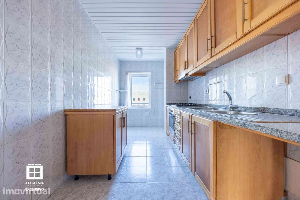 Apartamento T2 com garagem fechada na zona escolar em Ovar - Exclusivo