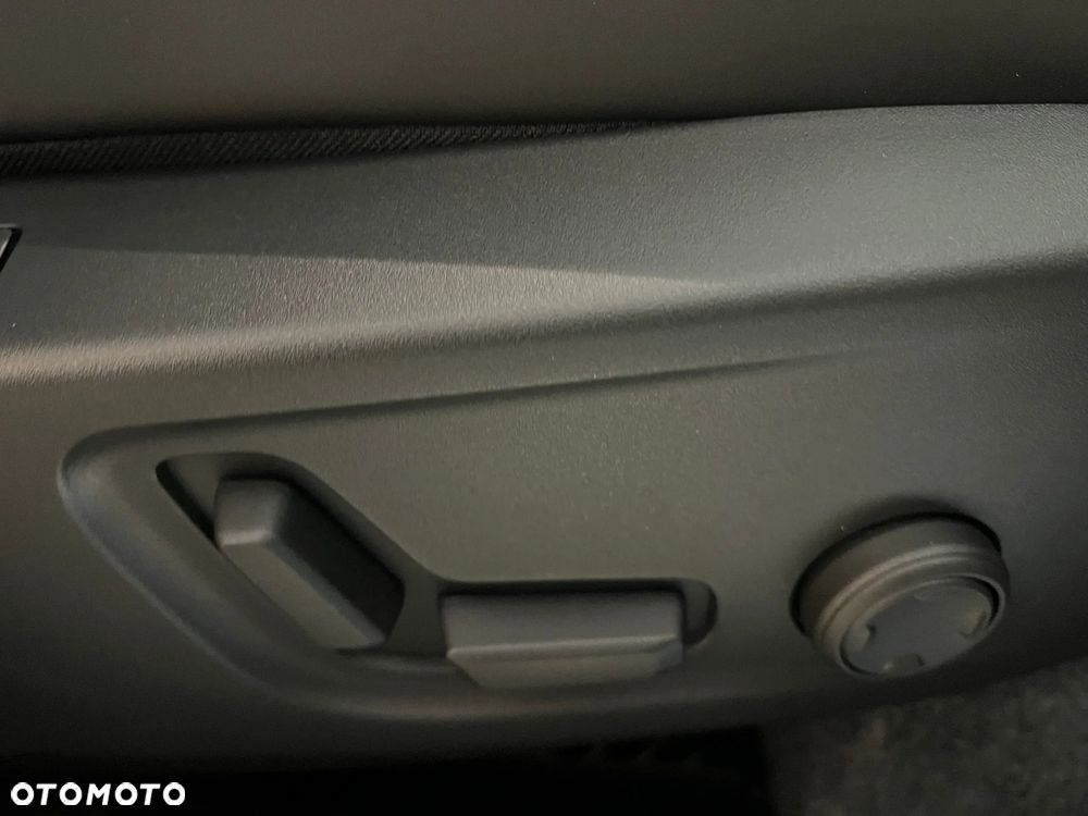 Volvo XC 40 B4 B DKG Ultra Black Edition - 31