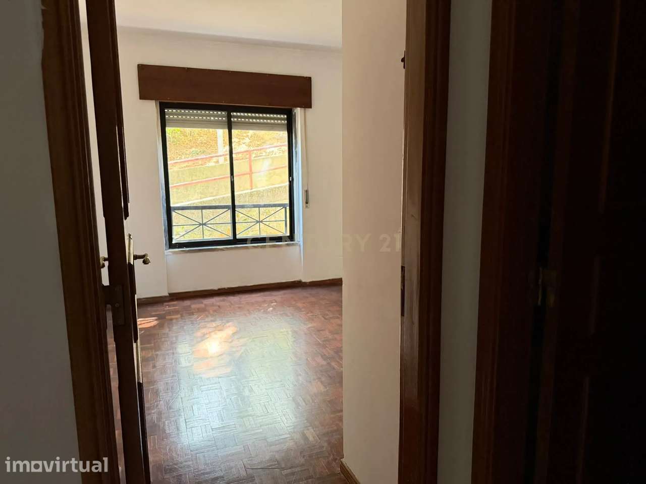 Fantástico apartamento T2 na Tapada das Mercês – Conforto, espaço e ex - Grande imagem: 3/8