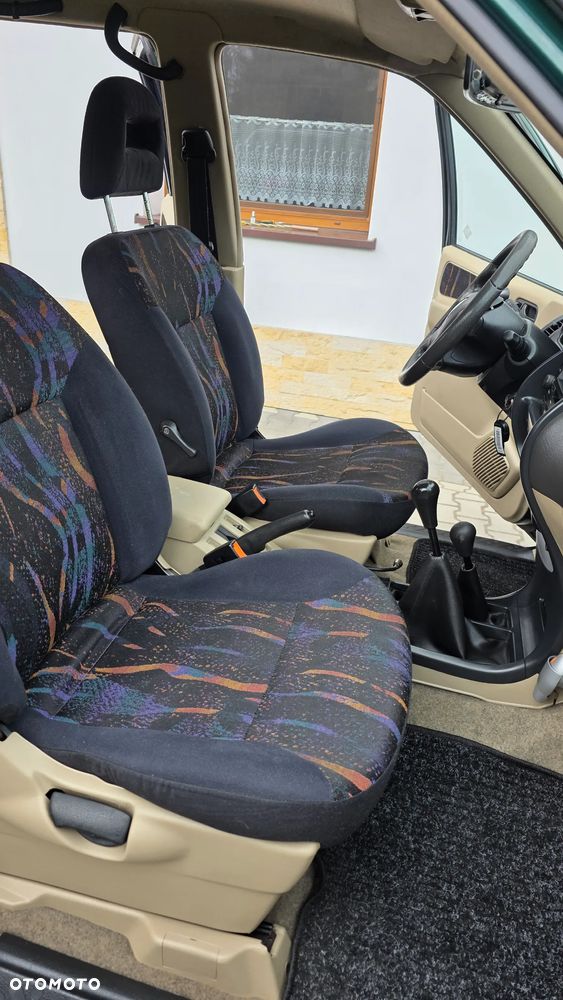 Nissan Terrano 2.7 TDi Comfort - 35