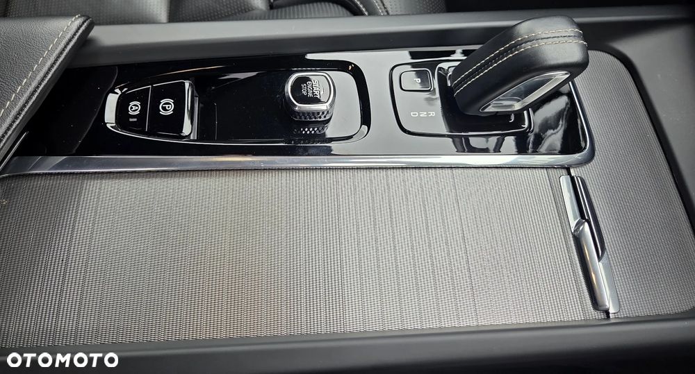 Volvo XC 60 B4 D Ultimate Dark - 41