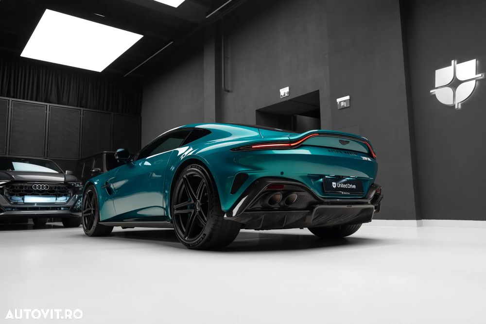 Aston Martin V8 Vantage - 37