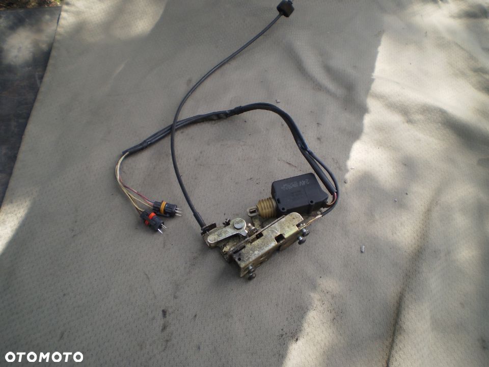 zamek drzwi /prawe drzwi/ MAN TGX TGA TGL TGS