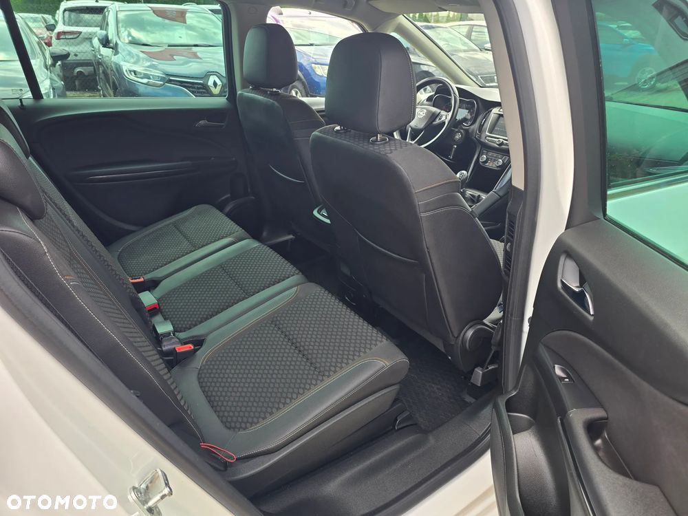 Opel Zafira - 10