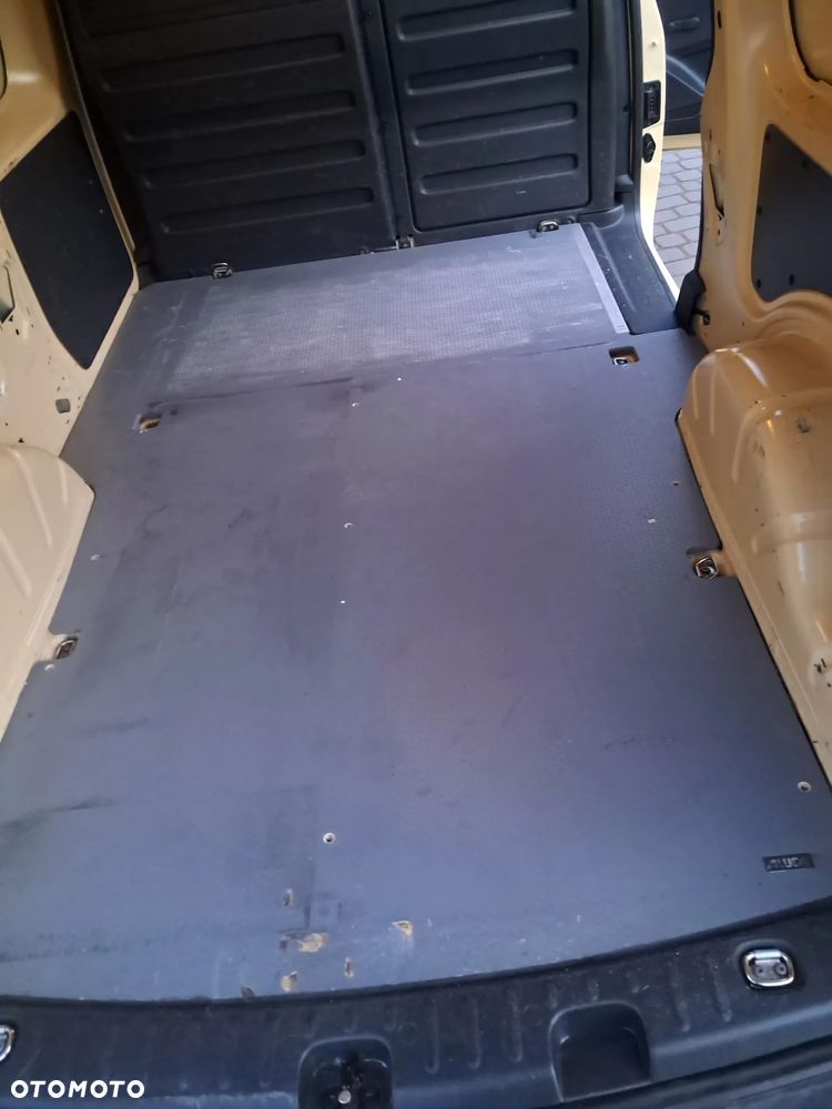 Volkswagen Caddy - 13