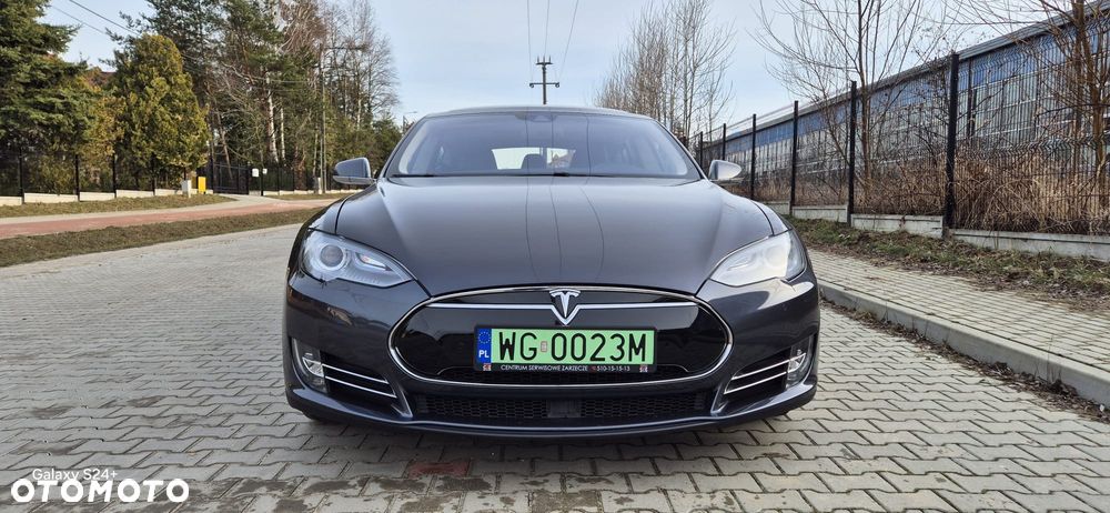 Tesla Model S - 2