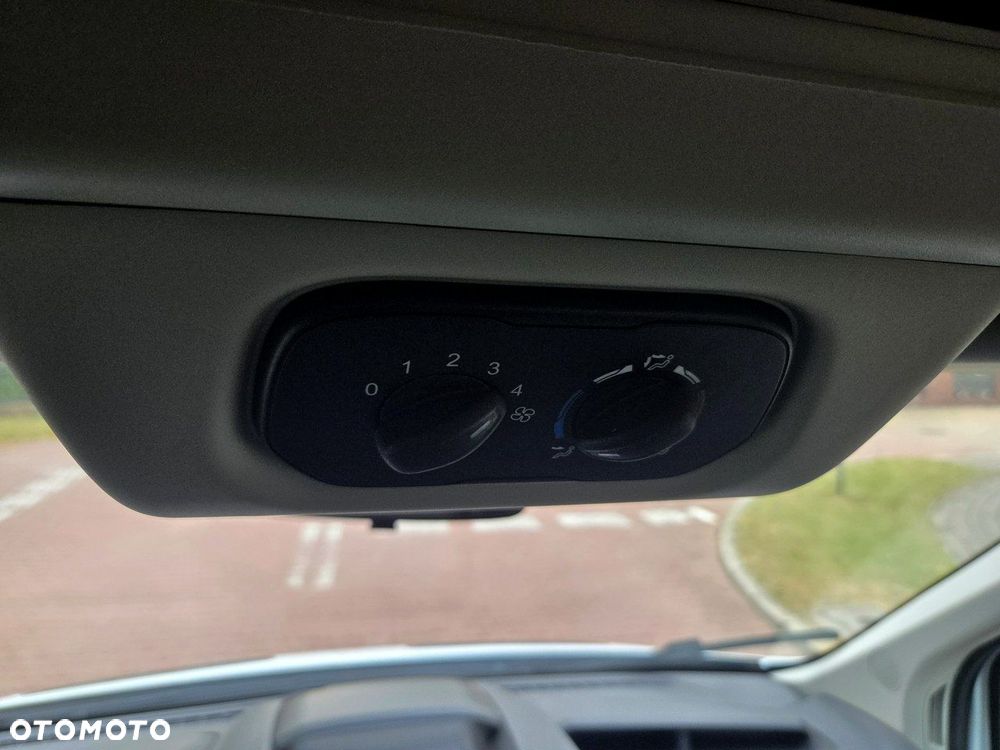 Ford Transit - 25
