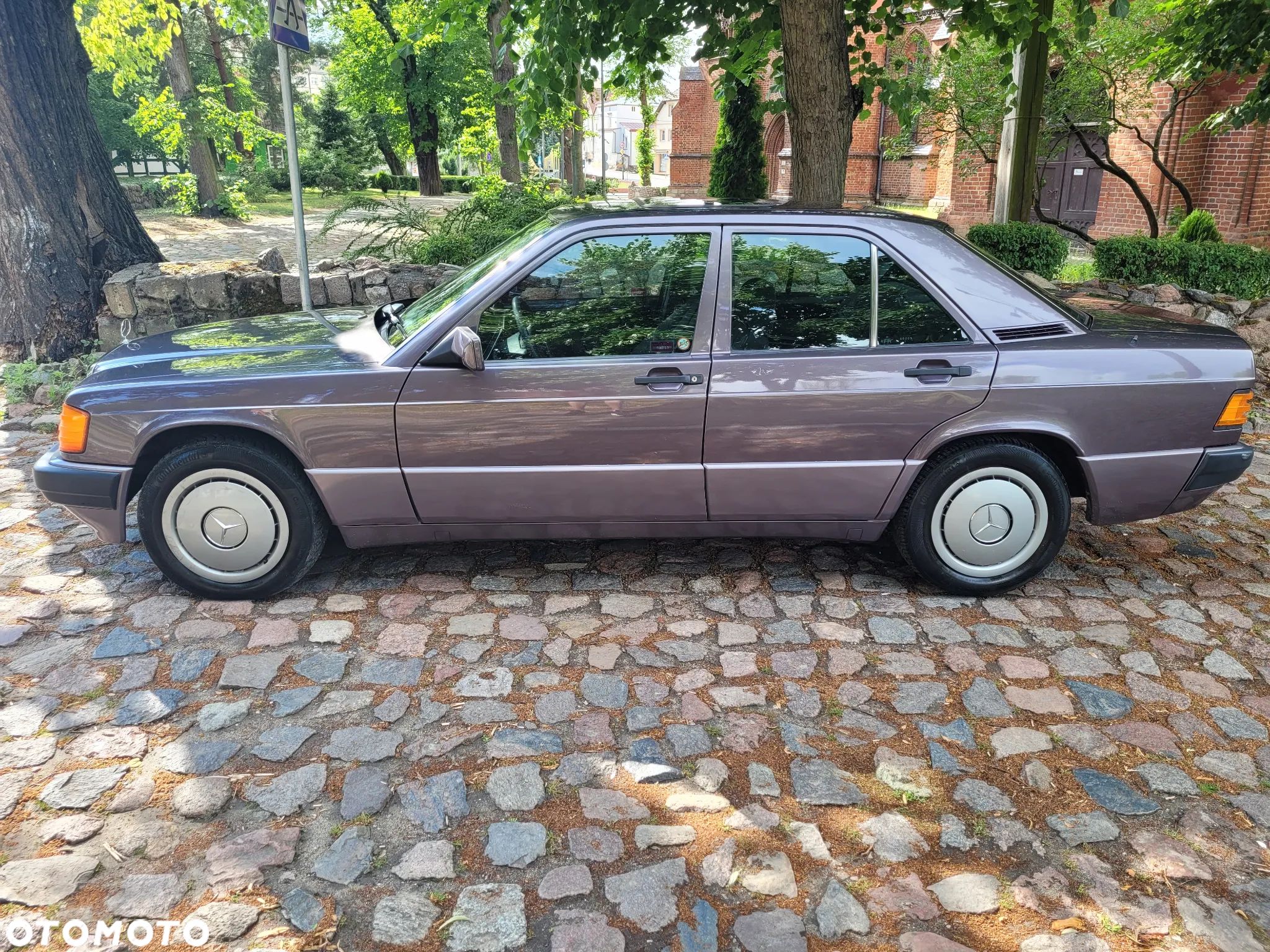 Mercedes-Benz W201 (190) - 1