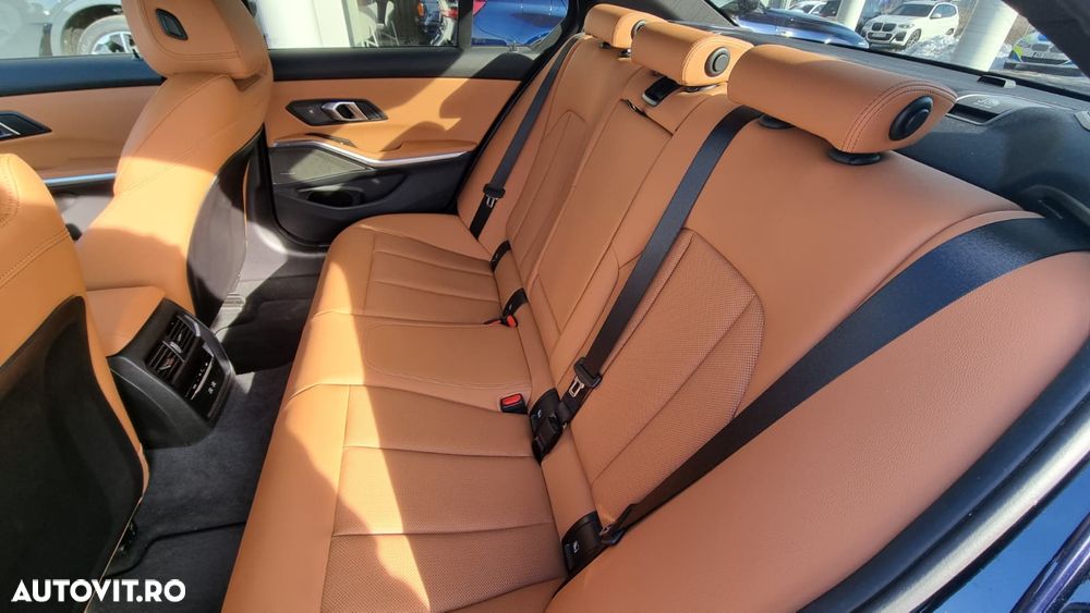 BMW Seria 3 320i AT - 12