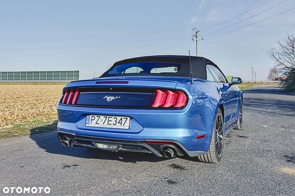 Ford Mustang - 4