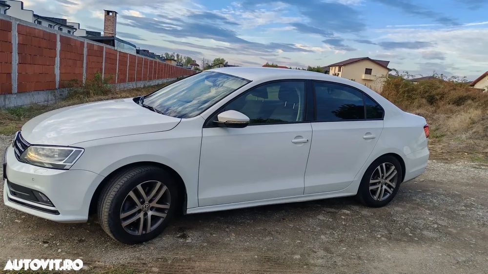 Volkswagen Jetta 2.0 TDI Trendline - 8