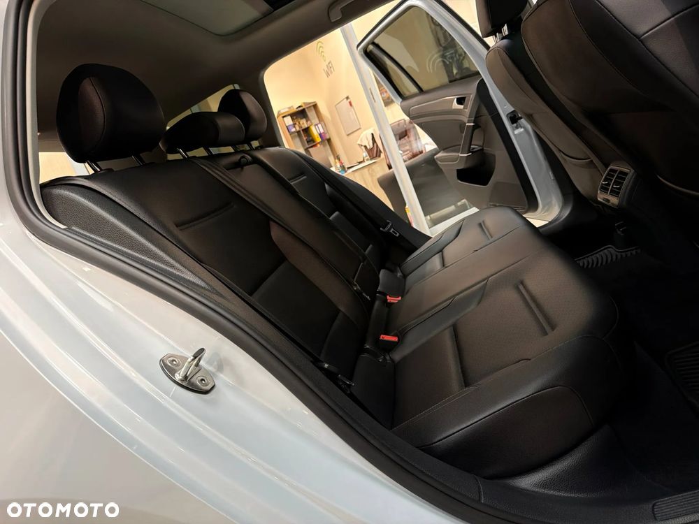 Volkswagen Golf 2.0 TSI OPF DSG R-Line - 36