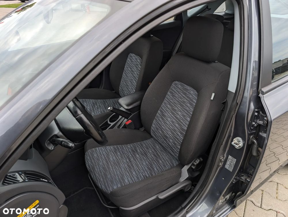 Kia Ceed - 34