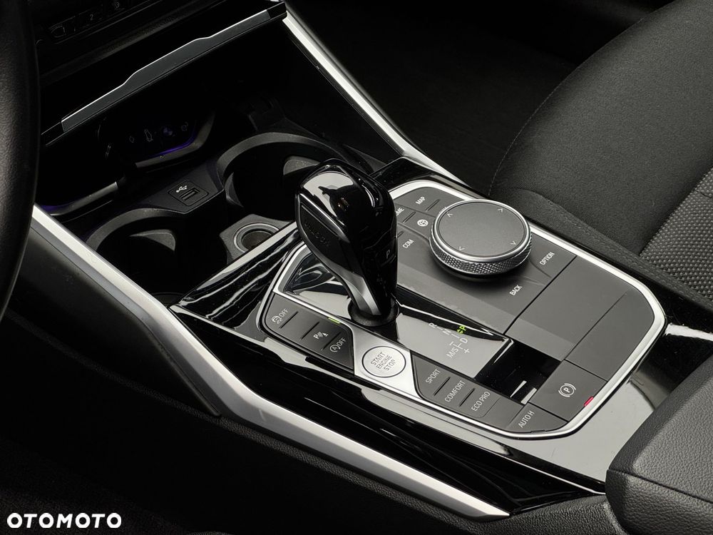 BMW Seria 3 318i - 11