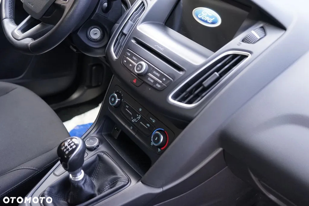 Ford Focus 1.5 TDCi SYNC Edition - 26