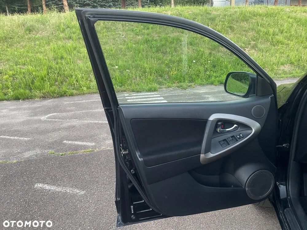 Toyota RAV4 - 16