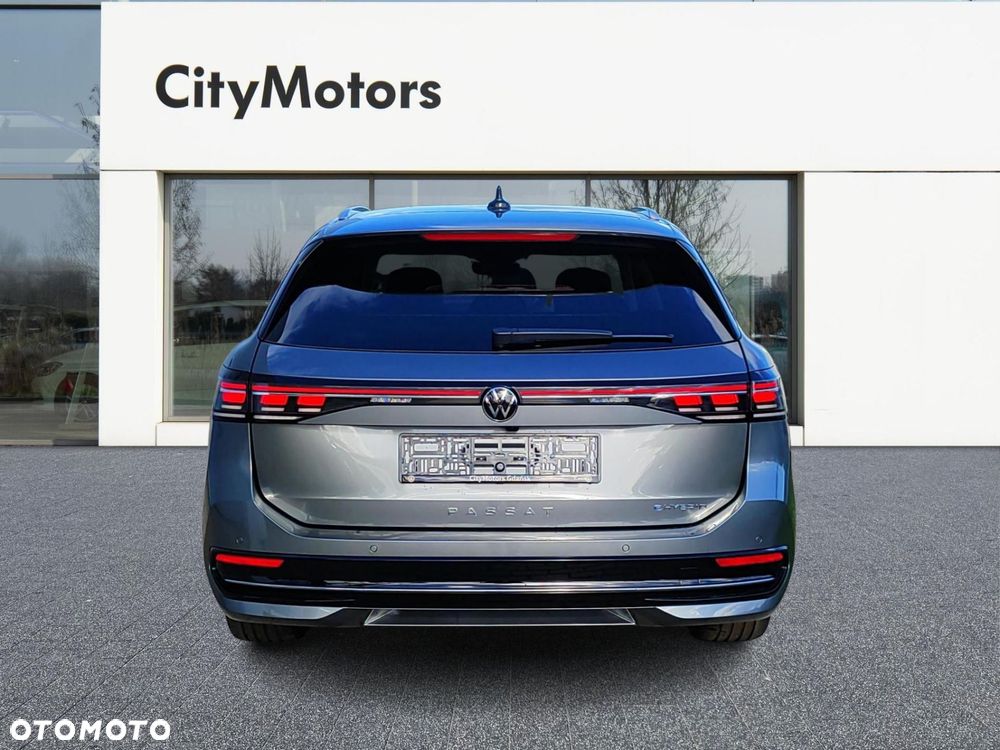 Volkswagen Passat - 4