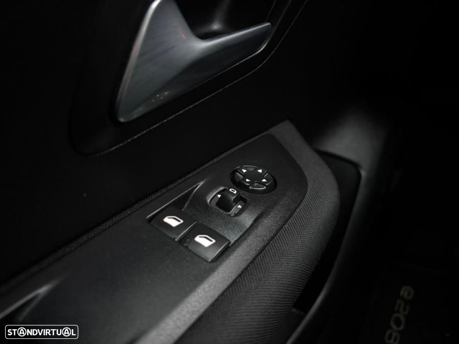 Peugeot e-208 E-Style - 21