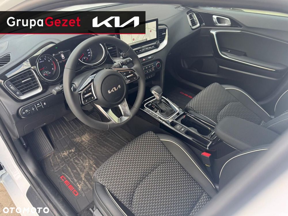 Kia Ceed - 13
