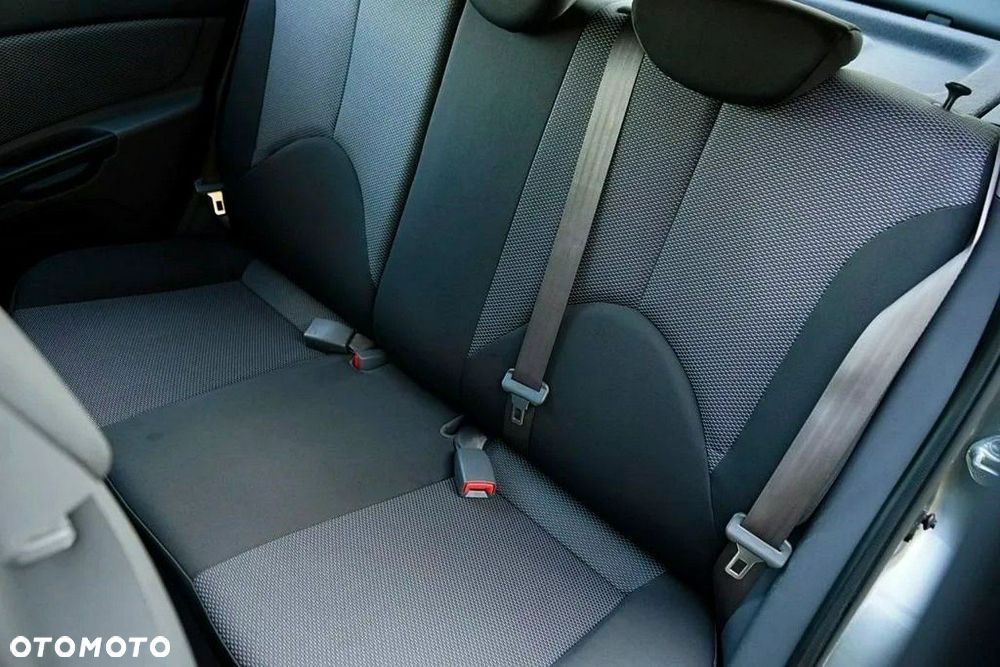 Kia Rio - 21
