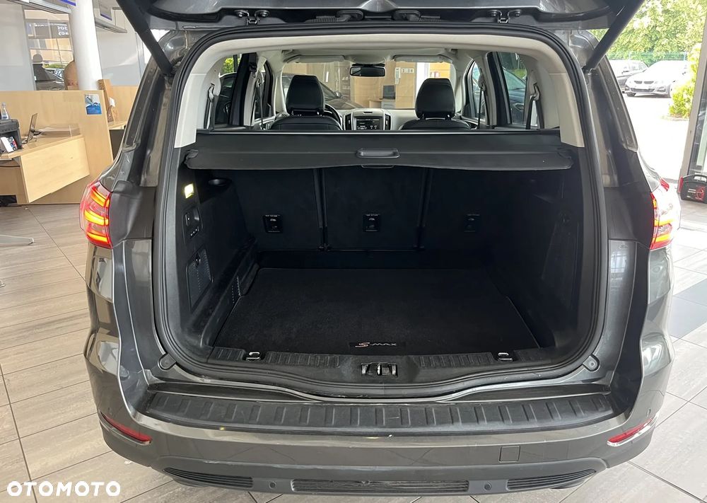Ford S-Max - 32