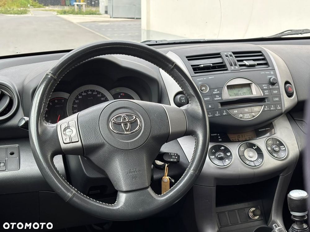 Toyota RAV4 2.2 D-4D 4x4 - 24