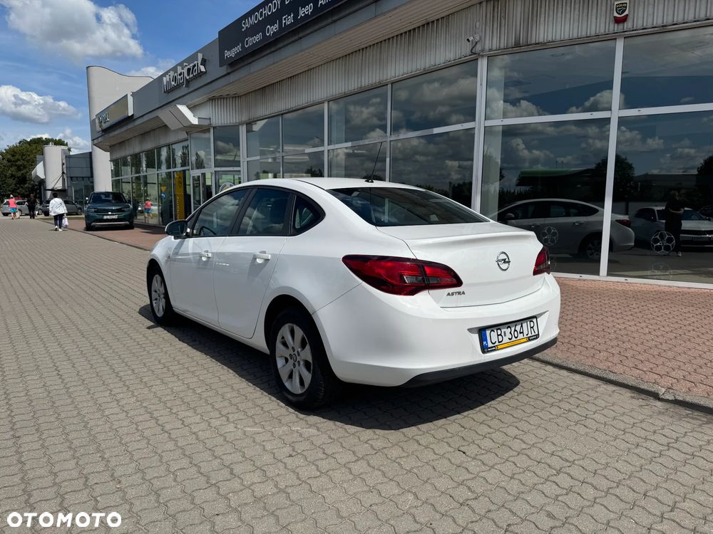 Opel Astra 1.6 Essentia - 5