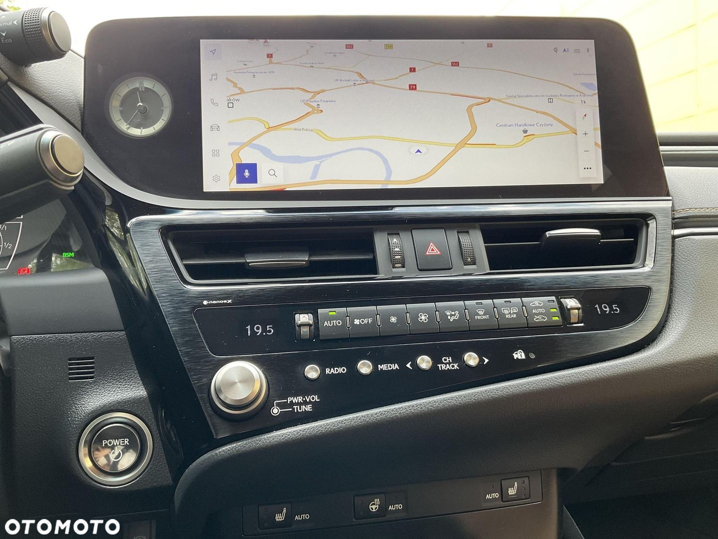 Lexus ES 300h Business Edition - 28