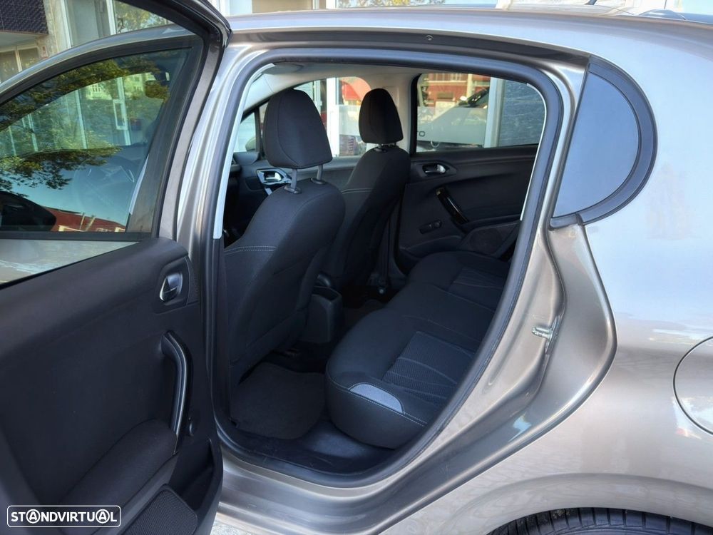 Peugeot 208 1.2 PureTech Access - 20