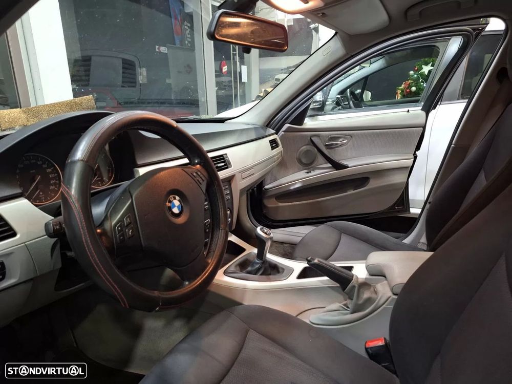 BMW 318 d Touring - 8