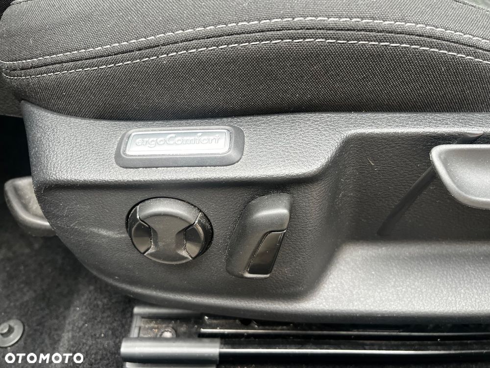 Volkswagen Passat Variant 2.0 TDI EVO Business - 14