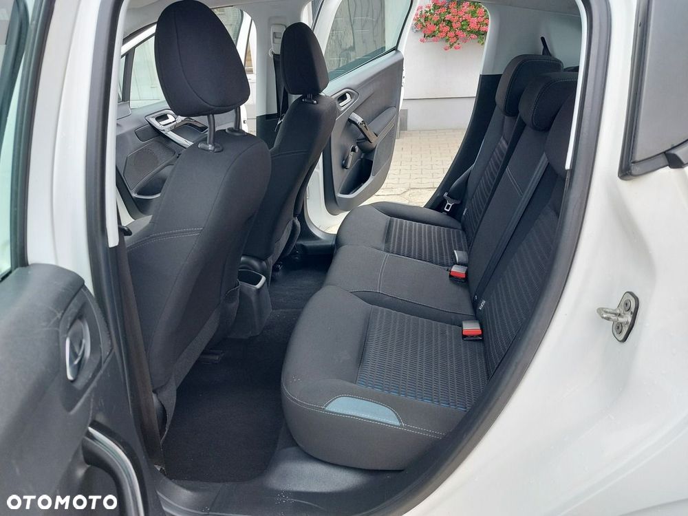 Peugeot 208 - 12