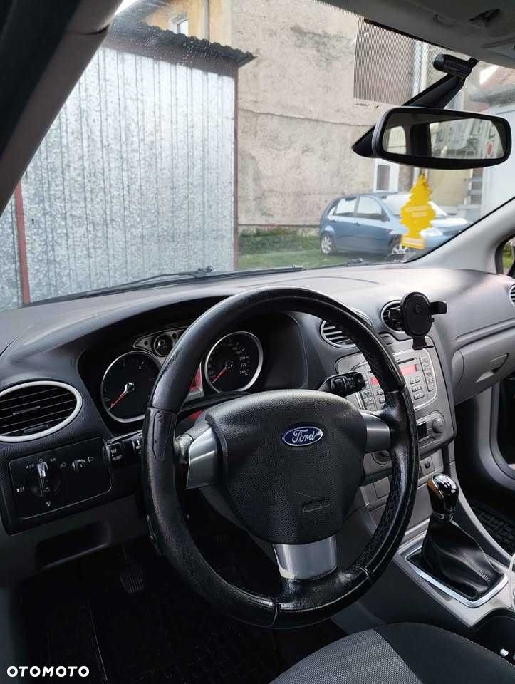 Ford Focus 2009 photo 4