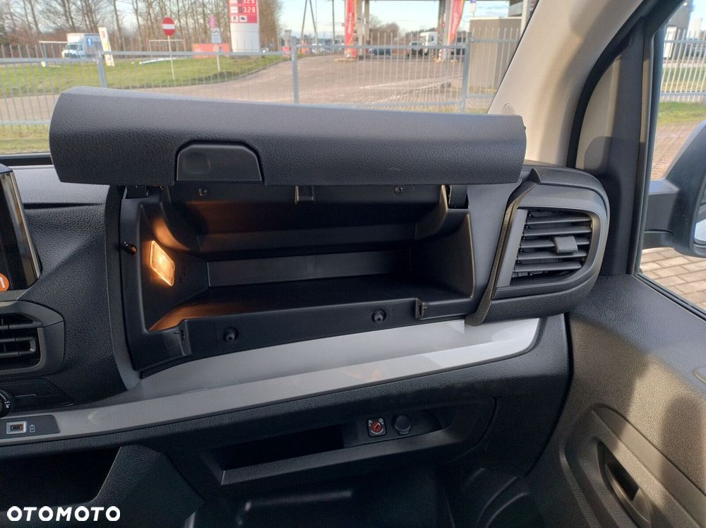 Opel Vivaro Vivaro Furgon XL Diesel 2.2 150 KM Automat - 28