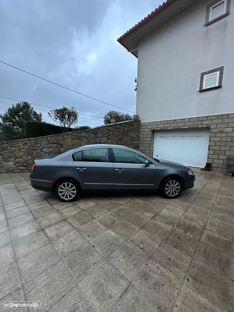 VW Passat 2.0 TDI Confortline - 10