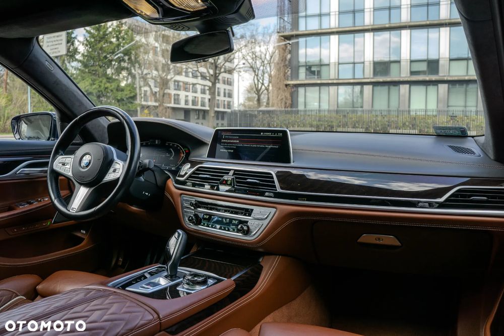BMW Seria 7 750i xDrive - 18