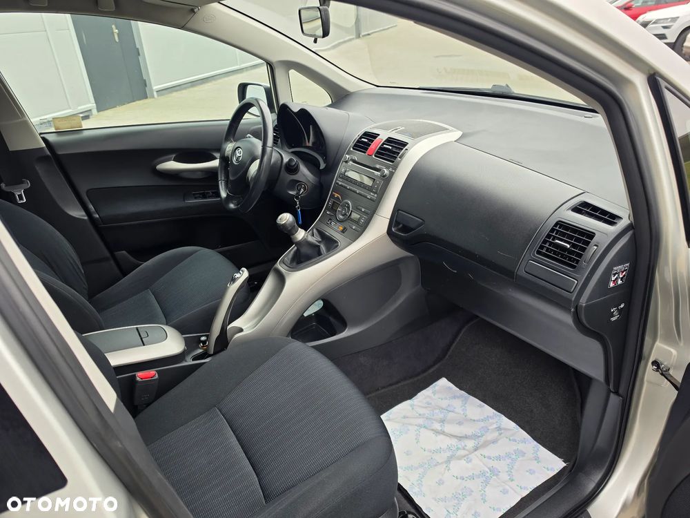 Toyota Auris 1.6 VVT-i Terra - 6