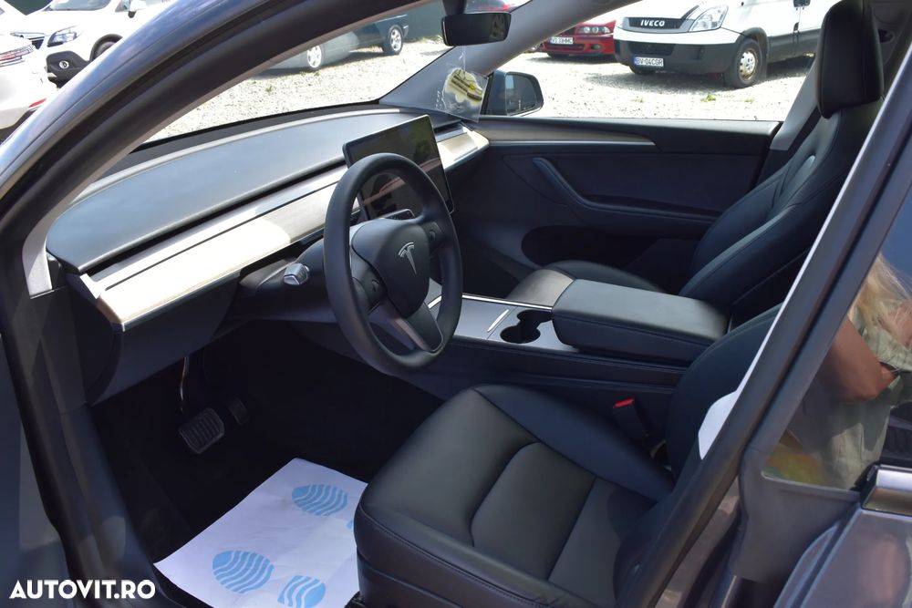 Tesla Model Y - 9