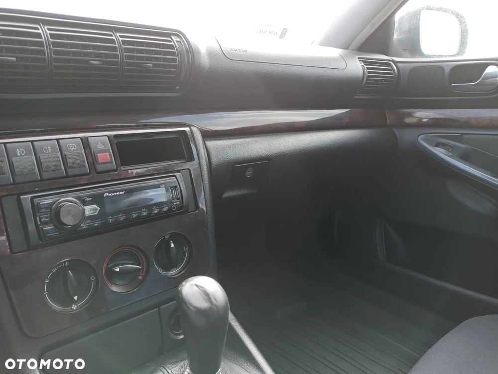 Audi A4 Limousine - 11