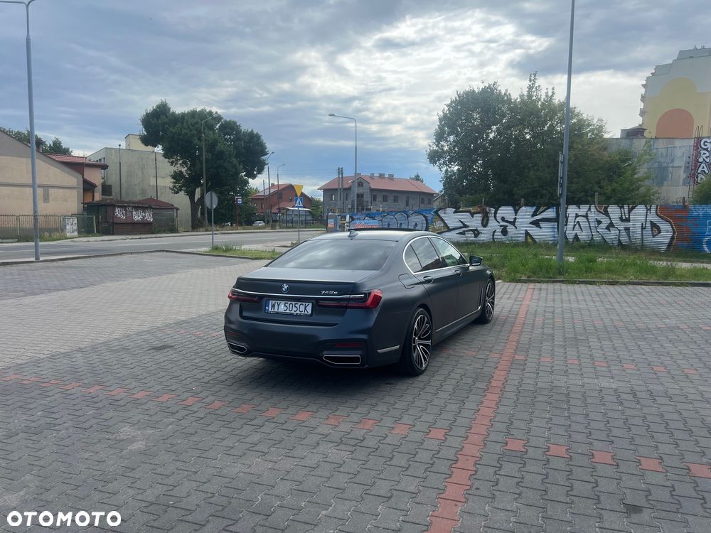 BMW Seria 7 745e - 16