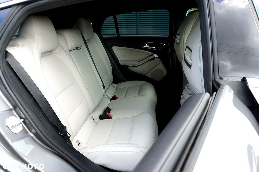 Mercedes-Benz CLA 180 Peak Edition - 28