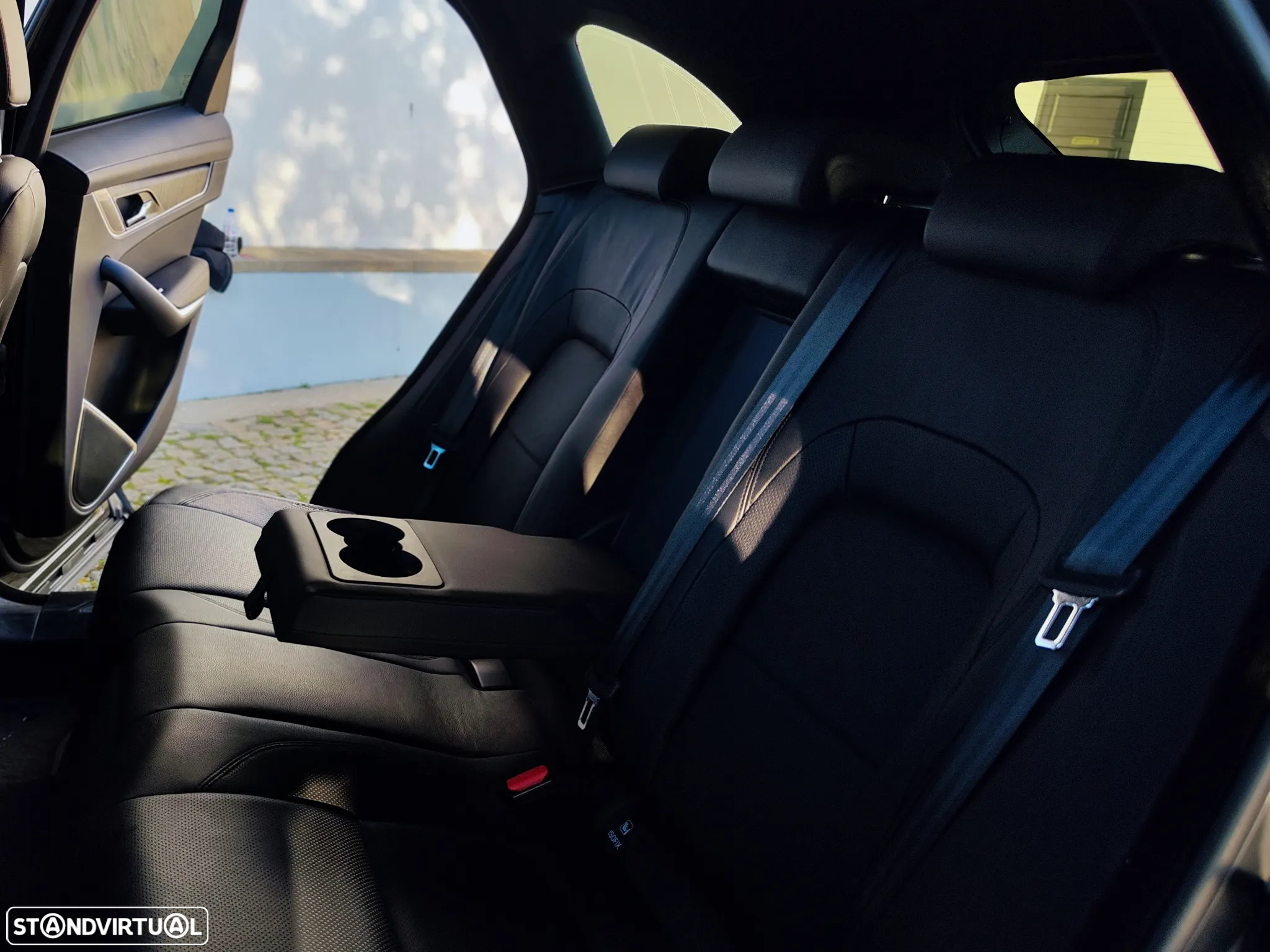 Jaguar F-Pace 2.0 P400e AWD R-Dynamic Black - 19