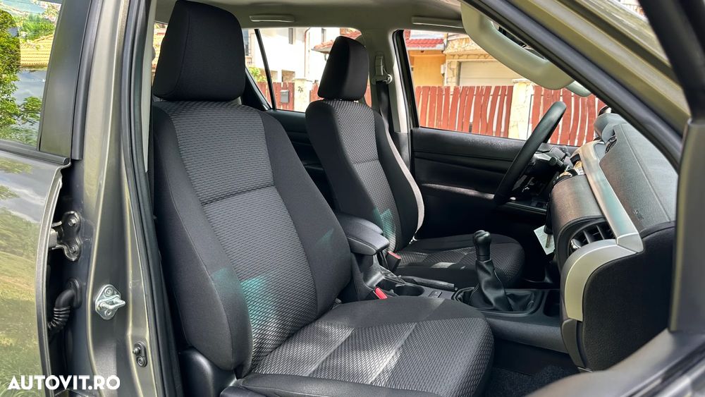 Toyota Hilux 2.4D 150CP 4x4 Double Cab 6MT Style - 15
