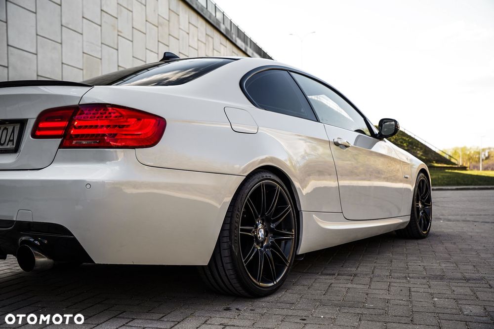 BMW Seria 3 320d DPF M Sport Edition - 12